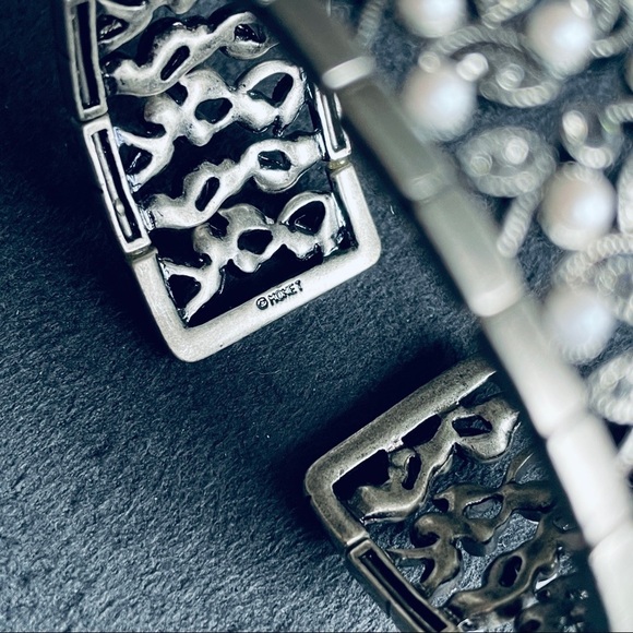 Vintage Monet Faux Pearl & Crystals Cuff Stretch Silver Bracelet - Picture 9 of 10